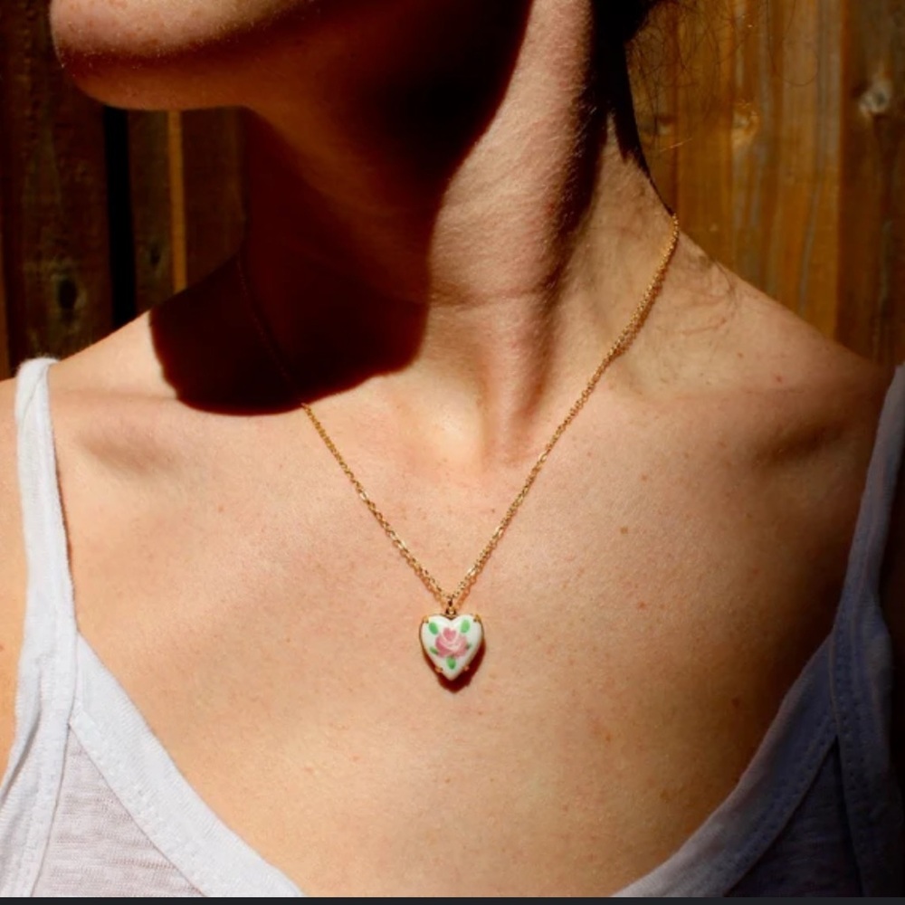 18k Gold Plated Floral Heart Locket Pendant Necklace. New. - Picture 7 of 11